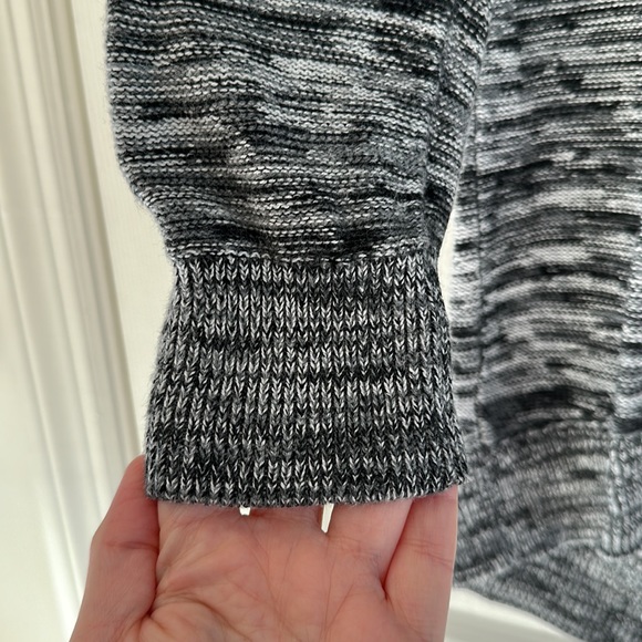 Loft black, gray & white sweater (M). - Picture 4 of 5